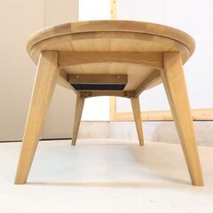 CRASHGATE(クラッシュゲート)のKURURI(クルリ)こたつテーブルです。オーク無垢材のナチュラルな質感が魅力的。座卓よりも高さがあるので洋間で使いやすいデザインのリビングテーブル。 の画像