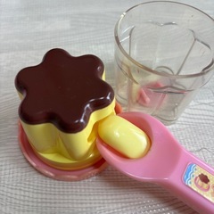 メルちゃんのお弁当箱とプリンの画像