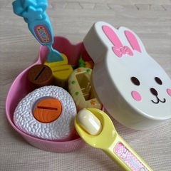 メルちゃんのお弁当箱とプリンの画像