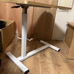 昇降テーブルの画像