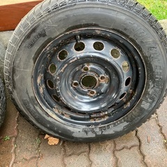 値下げしました、スパイクタイヤ　185/65r14  鉄チンホイール　難あり 　4本の画像