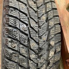 値下げしました、スパイクタイヤ　185/65r14  鉄チンホイール　難あり 　4本の画像