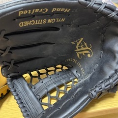 野球グローブ×2個　ボール×1個の画像