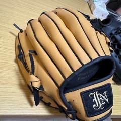 野球グローブ×2個　ボール×1個の画像