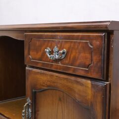 Karimoku(カリモク家具)の人気シリーズCOLONIAL(コロニアル)のレンジボードです。アメリカンカントリースタイルのクラシカルなキッチンボードはダイニングを上品な空間に♪の画像