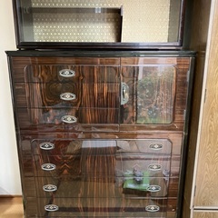 昭和レトロな婚礼箪笥の画像