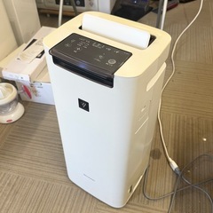 【美品‼️】シャープ 2020年製 18畳用 加湿空気清浄機 プラズマクラスター25000 PM2.5対応 パワフル吸じん ホワイト♪の画像