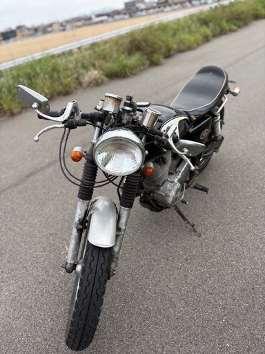 SR400 カスタムバイク ブラック/ホワイト　車検付き　R9年8月末まで有り SR400 カスタムバイク ブラック/ホワイト 車検付き R9年8月末まで有り