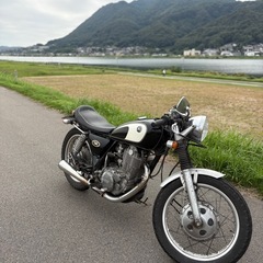 SR400 カスタムバイク ブラック/ホワイト　車検付き　R9年8月末まで有りの画像