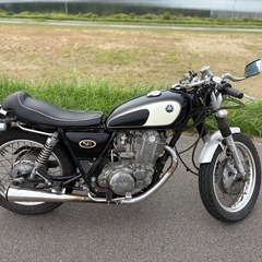 SR400 カスタムバイク ブラック/ホワイト　車検付き　R9年8月末まで有りの画像