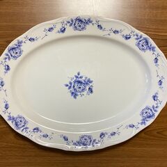 【中古/長期保管品/お引取限定】■バラ柄入りオーバル（楕円形）型大皿■2枚セット■Loman■ホワイト■の画像