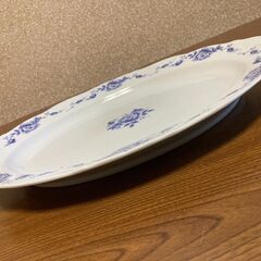 【中古/長期保管品/お引取限定】■バラ柄入りオーバル（楕円形）型大皿■2枚セット■Loman■ホワイト■の画像