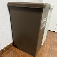 ニトリ ゴミ箱　2個セットの画像