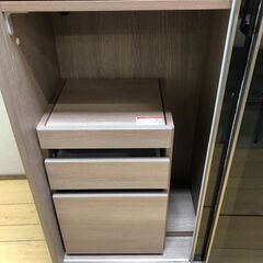 シギヤマ家具工業 SH120SL 食器棚 リビング収納 モダン家具 スモークガラス扉 引き出し付き メラミン化粧仕上げ　【糸島市内 送料無料】251011-1の画像