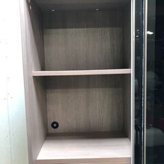 シギヤマ家具工業 SH120SL 食器棚 リビング収納 モダン家具 スモークガラス扉 引き出し付き メラミン化粧仕上げ　【糸島市内 送料無料】251011-1の画像