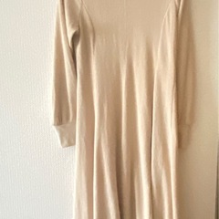 【０円/女性限定/M】GU ワッフルバックヘンリーネックフレアワンピース ベージュの画像