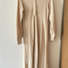 【０円/女性限定/M】GU ワッフルバックヘンリーネックフレアワンピース ベージュの画像
