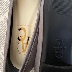 美品22.5㎝【パンプス】グレーの画像