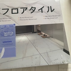 大理石調フローリングタイルの画像
