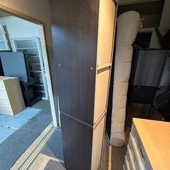 スリム食器棚の画像