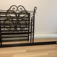 おしゃれなシングルベッドのフレームの画像