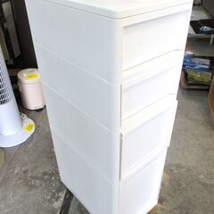 プラスチック棚 4段チェスト キッチン収納 引出し付 デッドスペース収納 プラスチックラック 衣装棚 ホワイト 幅26㎝×奥行40㎝×高さ85.5cm 配達可の画像