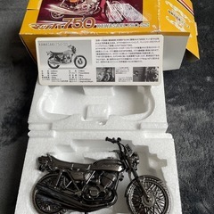 激レア！！KAWASAKI マッハ750 メタルもけ模型の画像