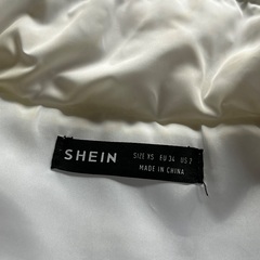 SHEIN ベスト ホワイトの画像