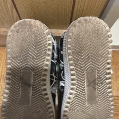 スニーカー 23.5の画像