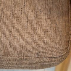 老舗家具メーカーHAMAMOTO(浜本工芸)のNo.3900 オーク無垢材3人掛けソファです。格子フレームの後ろ姿も美しい3シーターソファは北欧スタイルや和モダンにオススメ。便利なカバーリング仕様♪の画像
