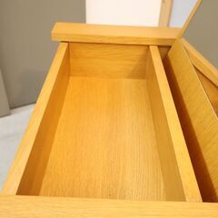 unico(ウニコ)で取り扱われていた稀少な廃番品 NOTE(ノート) オーク材 ドレッサー。コンパクトなデスクとしても活躍する機能的な鏡台。北欧スタイルやビンテージテイストなどにおススメ♪の画像
