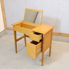 unico(ウニコ)で取り扱われていた稀少な廃番品 NOTE(ノート) オーク材 ドレッサー。コンパクトなデスクとしても活躍する機能的な鏡台。北欧スタイルやビンテージテイストなどにおススメ♪の画像
