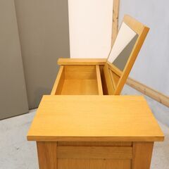unico(ウニコ)で取り扱われていた稀少な廃番品 NOTE(ノート) オーク材 ドレッサー。コンパクトなデスクとしても活躍する機能的な鏡台。北欧スタイルやビンテージテイストなどにおススメ♪の画像