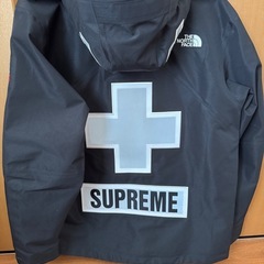 supremeジャケットの画像