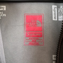 supremeジャケットの画像