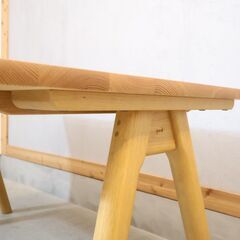 老舗家具メーカーHAMAMOTO(浜本工芸)のDT-7460 オーク材ダイニングテーブル/135cm。純国産の造りが魅力の4人用食卓。シンプルでスッキリとしたデザインは和・洋問わず活躍しそうです。の画像