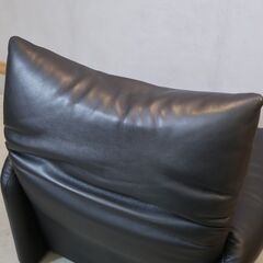 Cassina(カッシーナ)のヴィコ・マジストレッティがデザイン、MARALUNGA(マラルンガ) 総本革1人掛けソファです。ハイバックにもローバックにもなる上質なレザーを使用した1Pソファ。の画像