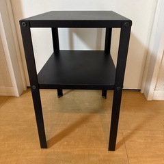 IKEA クナレヴィーク　サイドテーブルの画像