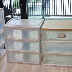 売ります　テレビとクローゼットチェスト3つセットの画像