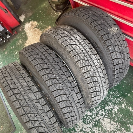 パッソにピッタリ❗️１５５／８０Ｒ１３ブリヂストン　VRX　アルミホイール付き❗️４本セット　中古品です。