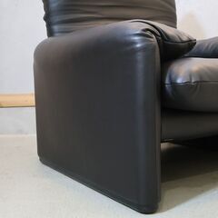 Cassina(カッシーナ)のヴィコ・マジストレッティがデザイン、MARALUNGA(マラルンガ) 総本革1人掛けソファです。ハイバックにもローバックにもなる上質なレザーを使用した1Pソファ。の画像