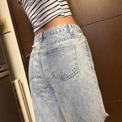 デニムのダメージワイドパンツの画像