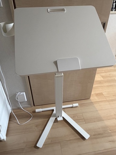 IKEA　MITTZON ミッツォーン ラップトップテーブル キャスター付き,