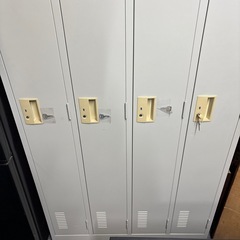 PLUS 4人用ロッカーの画像