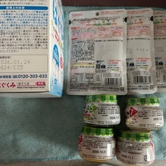粉ミルク、離乳食セットの画像