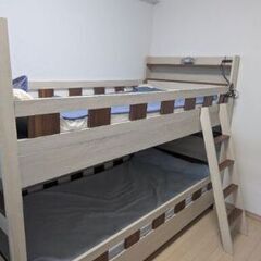 【無料】クイーンベッド、二段ベッド、ダイニングセット、洗濯機、オフィスデスク本日限定！の画像