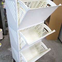 プラスチック棚 3段チェスト ランドリーラック ランドリーボックス ランドリー収納 プラスチックラック 衣装棚 キャスター付 ホワイト 幅44㎝×奥行28㎝×高さ105cm 配達可の画像