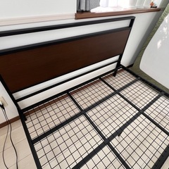 ダブルサイズベッドフレームの画像