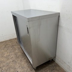 ステンレス　業務用　扉付き作業台　厨房　飲食店　W９００ｘD４５０ｘH８７０ｍｍの画像