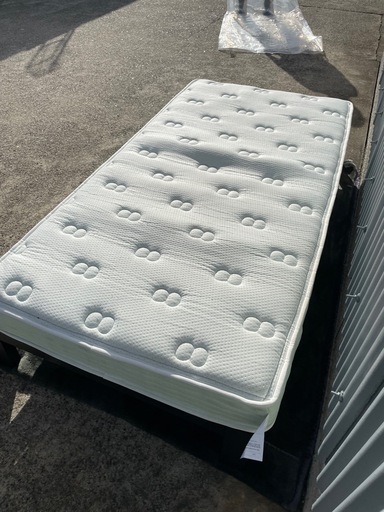 シングルベッド　マットレス付き　金属フレーム　使用期間短い